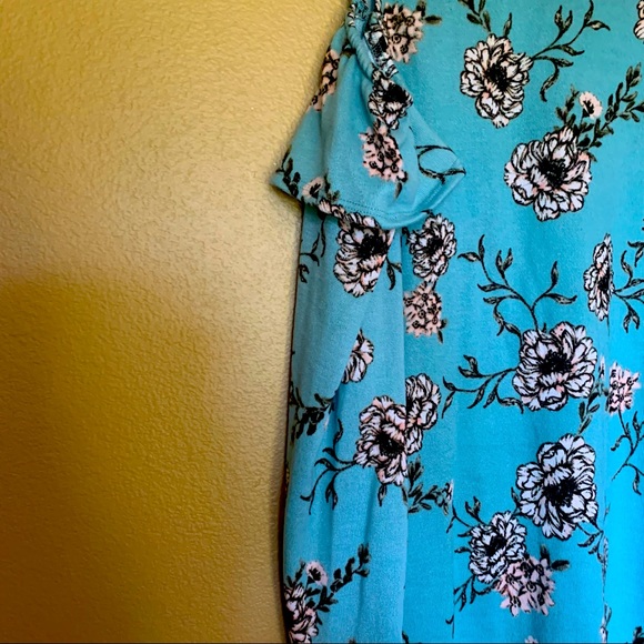 Women’s Cold shoulder long sleeve blouse - Picture 4 of 4